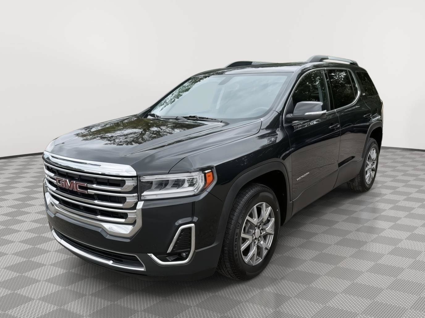 Used 2020 GMC Acadia SLT w/ LPO, Floor Liner Package AWD/4WD image 3