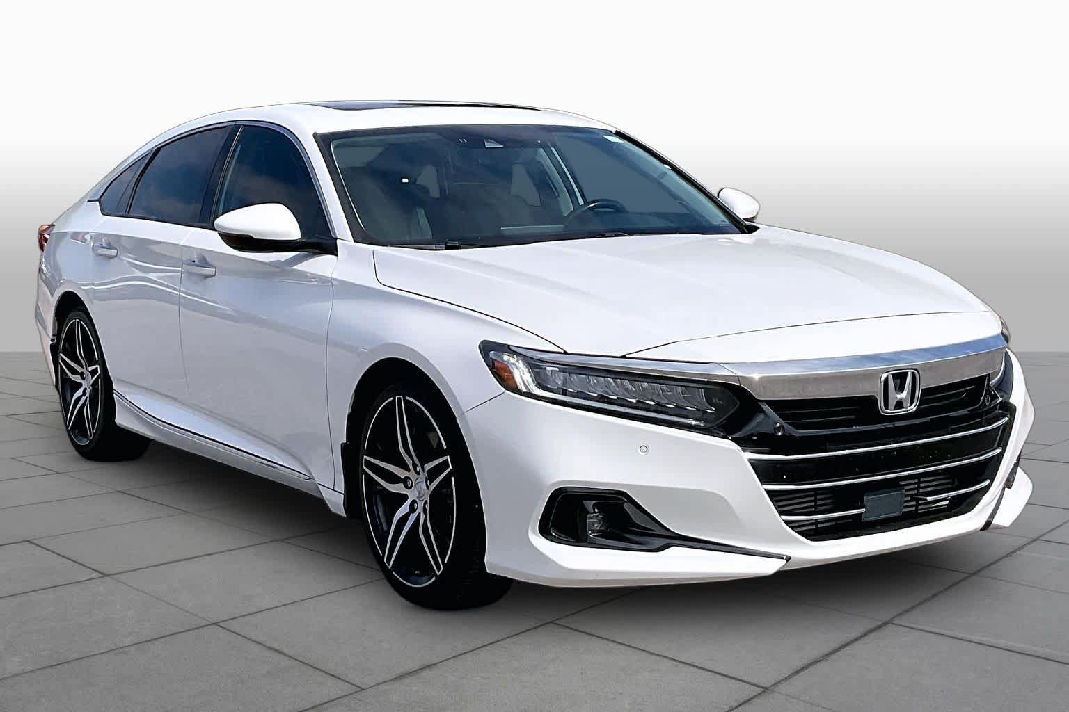 Used 2022 Honda Accord Touring image 3