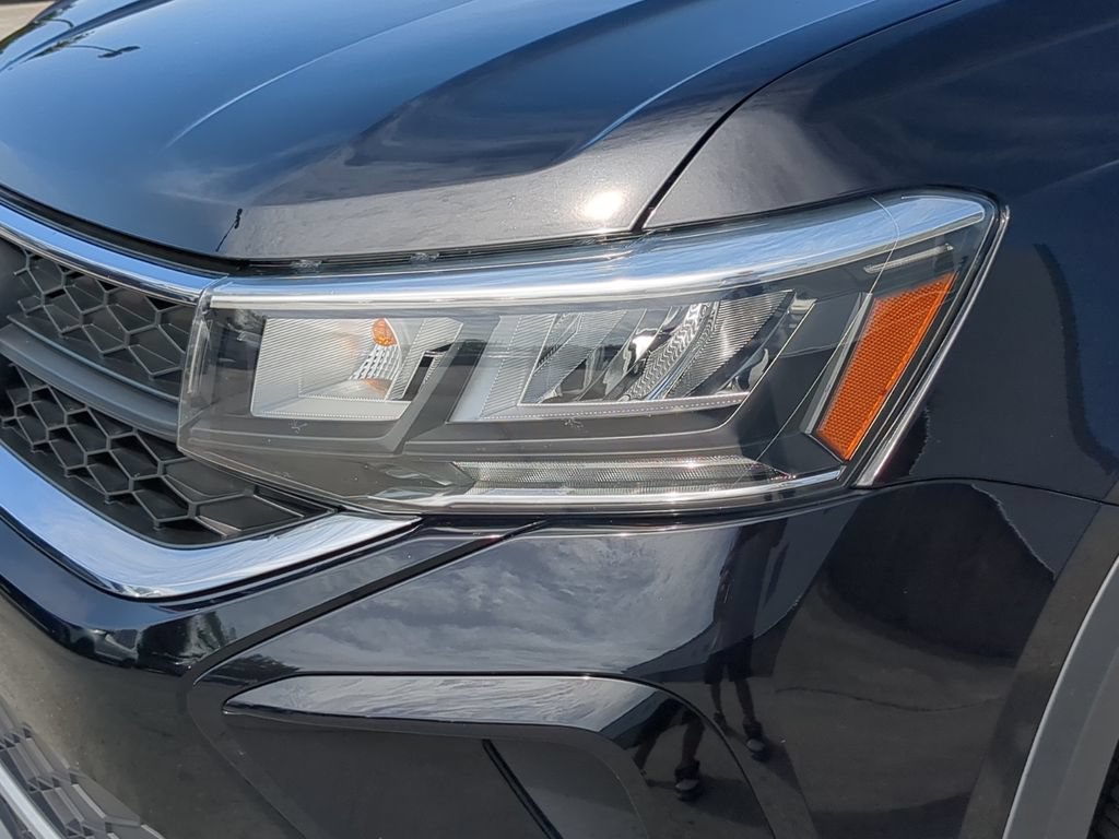 Certified 2023 Volkswagen Taos SE w/ Panoramic Sunroof Package FWD image 8