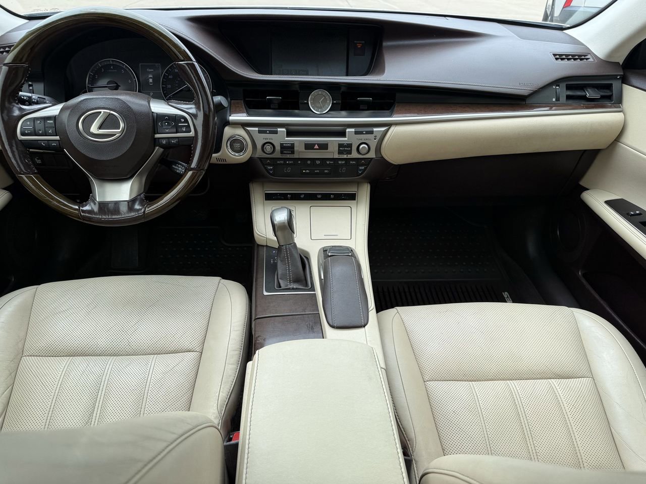 Used 2016 Lexus ES 350 w/ Luxury Package w/Wood Trim FWD image 10