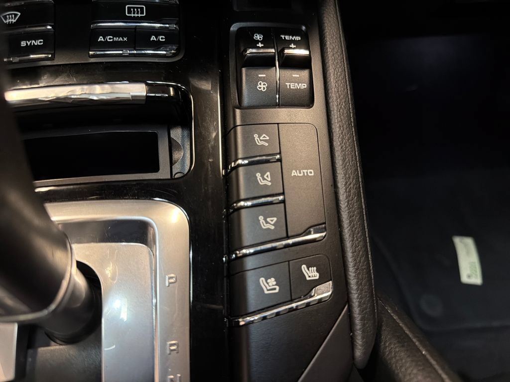 Used 2018 Porsche Cayenne Platinum Edition AWD/4WD image 23