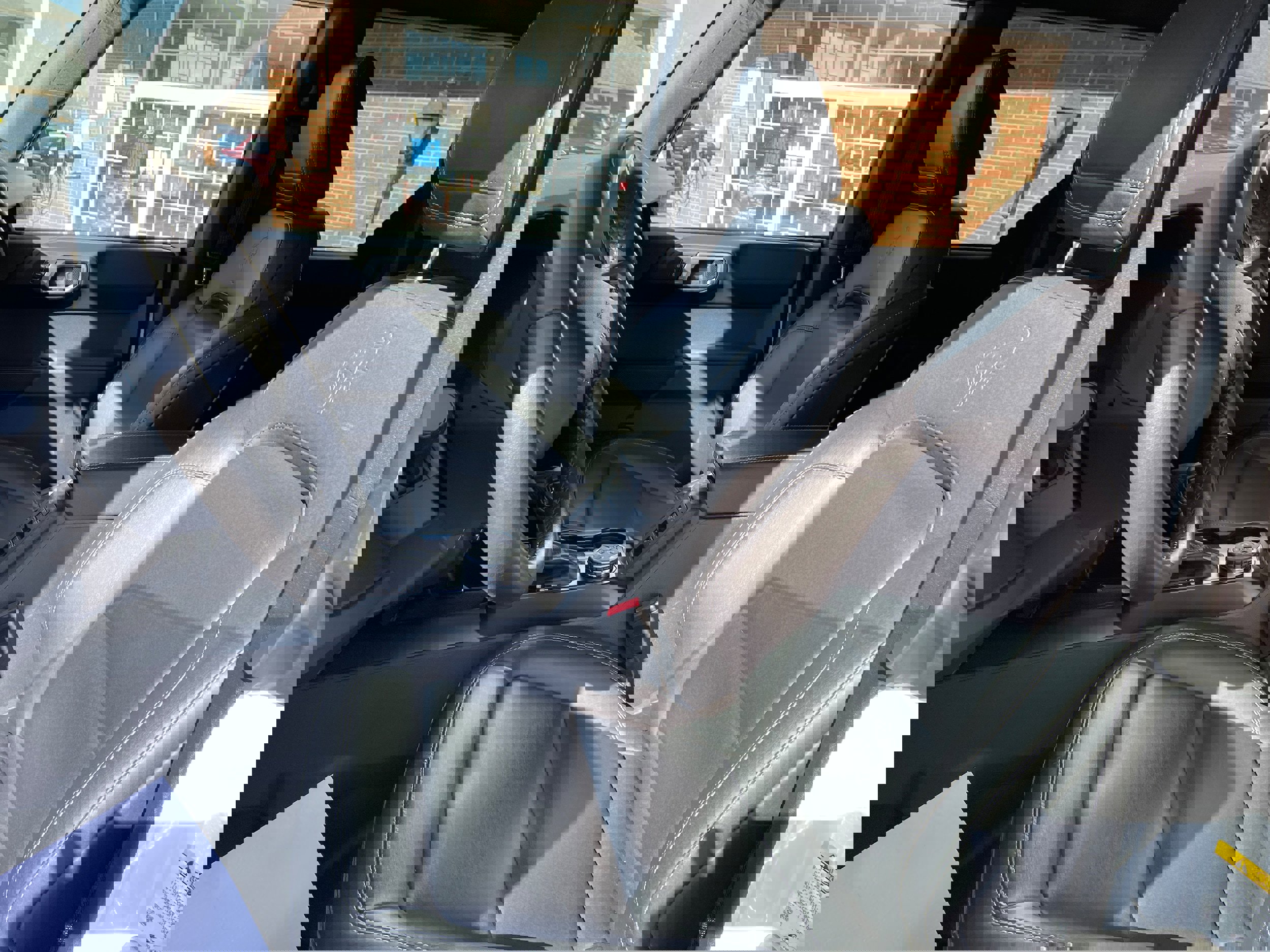 Used 2025 Ford Bronco Badlands image 11