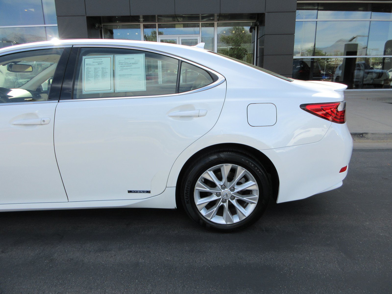 Used 2013 Lexus ES 300h w/ Luxury Pkg FWD image 4