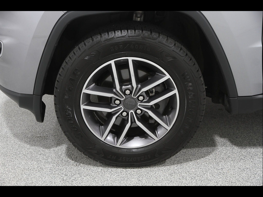 Used 2020 Jeep Grand Cherokee Limited AWD/4WD image 24