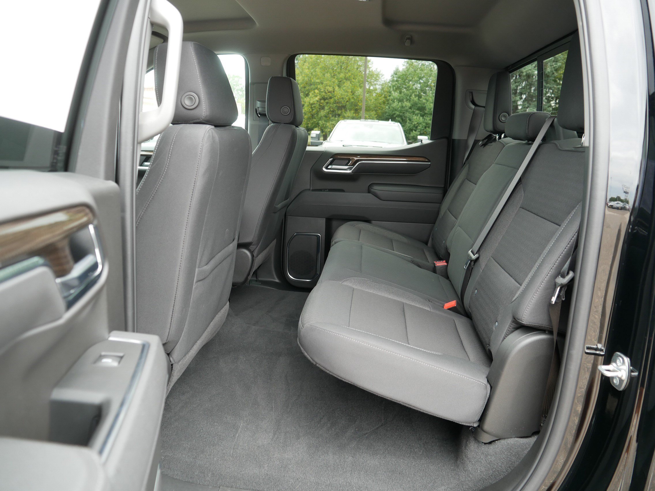 Certified 2026 Chevrolet Silverado 1500 LT AWD/4WD image 34