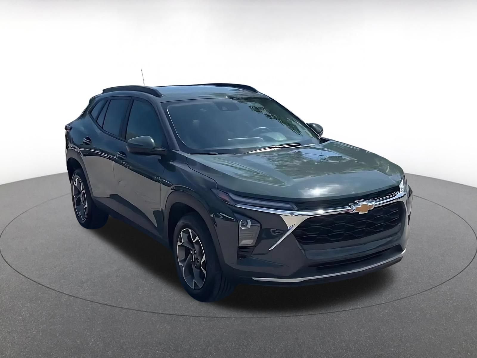 Used 2025 Chevrolet Trax LT FWD image 3