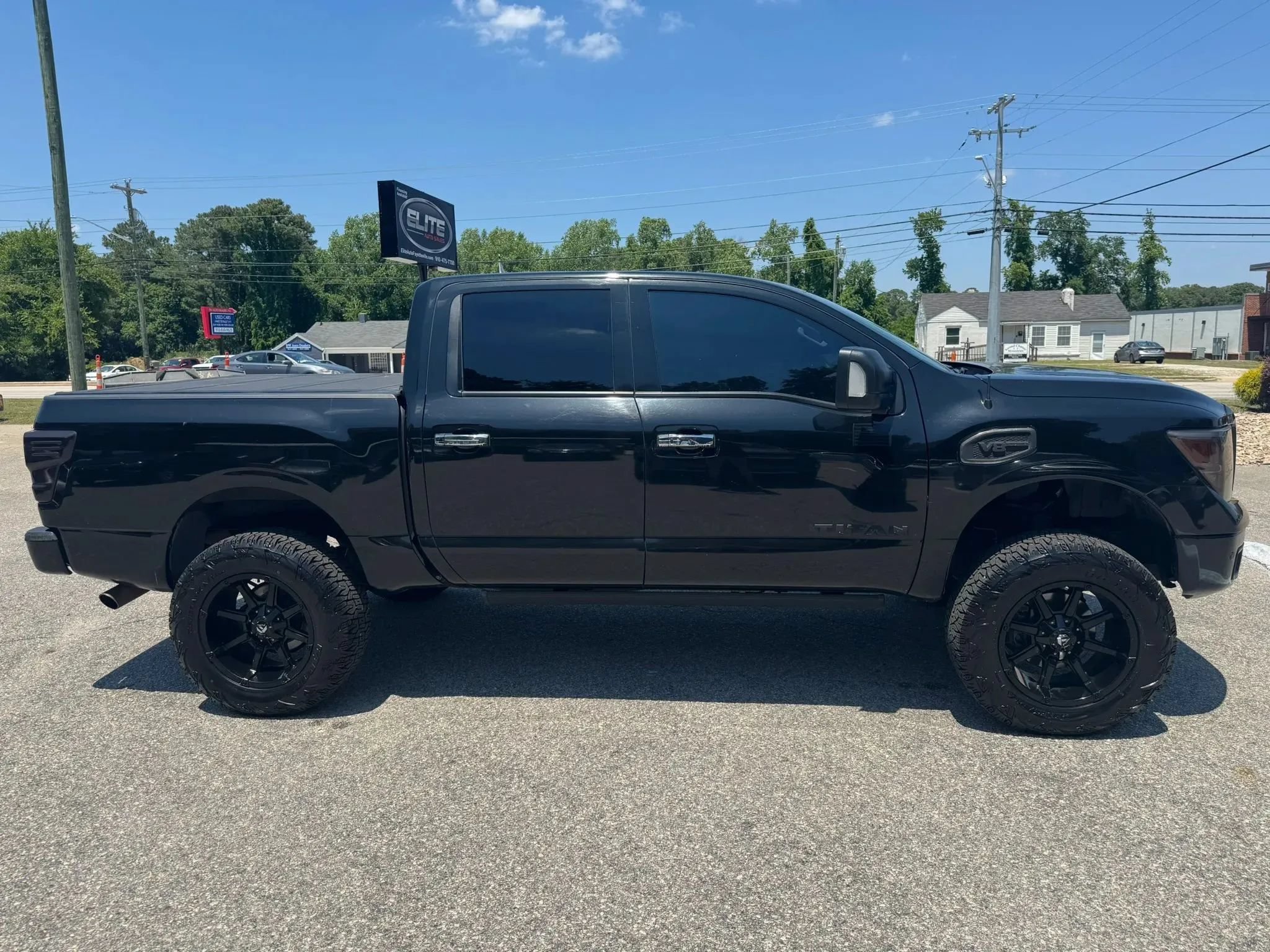 Used 2017 Nissan Titan SL w/ SL Towing Convenience Package RWD image 7