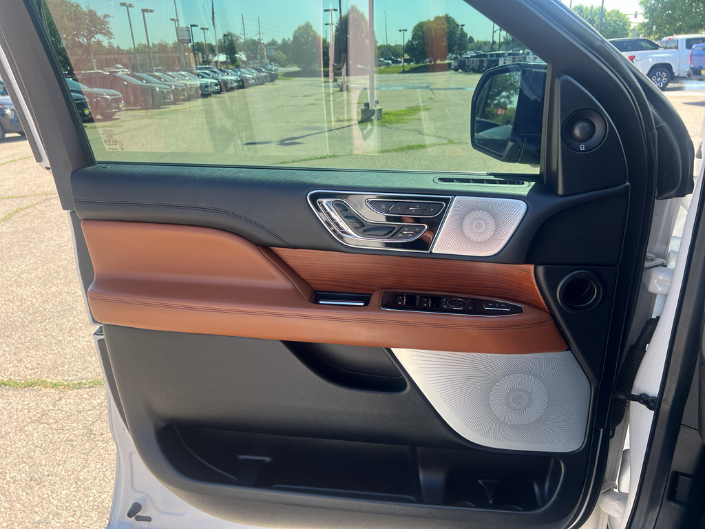 Used 2019 Lincoln Navigator Reserve w/ Cargo Package AWD/4WD image 12