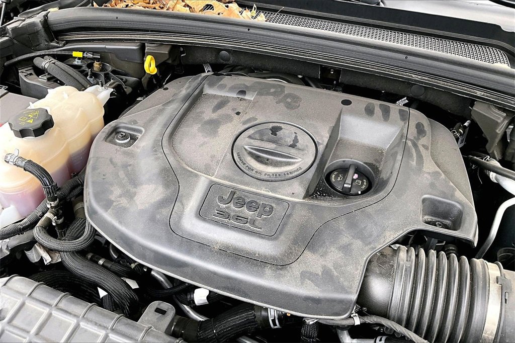 Used 2023 Jeep Grand Cherokee Overland w/ MOPAR Finishing Package image 32