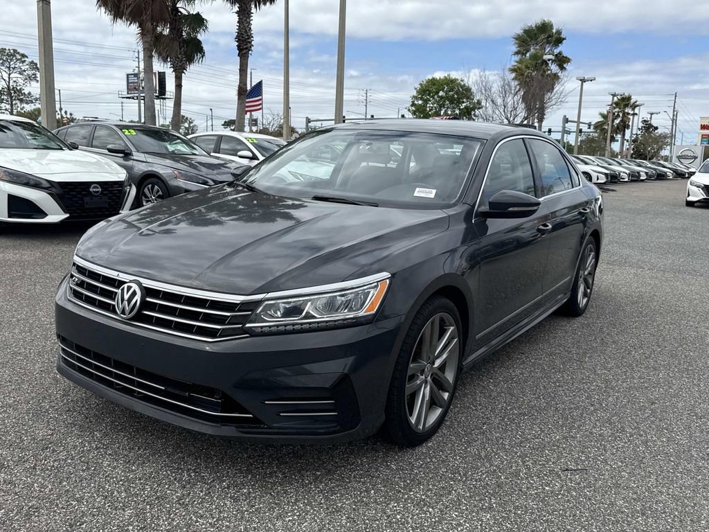 Used 2016 Volkswagen Passat 1.8T R-Line w/ R-Line Lighting Package image 8