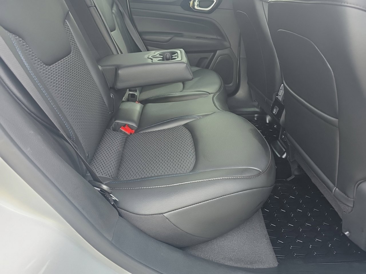 New 2026 Jeep Compass Latitude AWD/4WD image 22