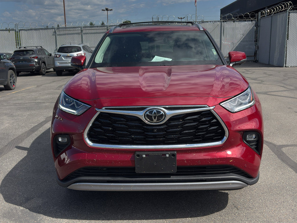 Used 2025 Toyota Highlander Platinum AWD/4WD image 2