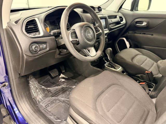Used 2018 Jeep Renegade Latitude AWD/4WD image 17
