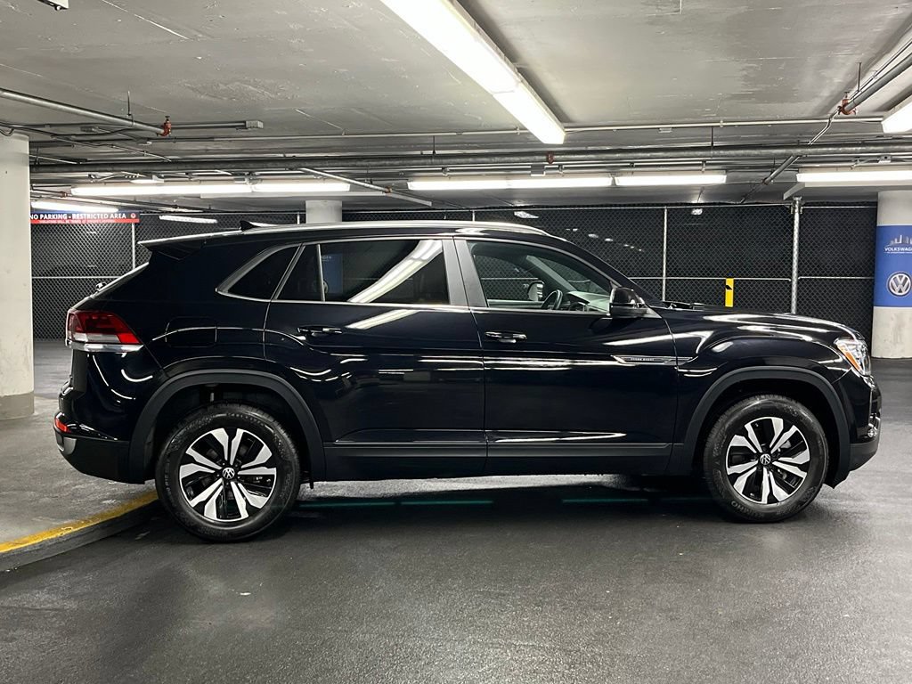Used 2025 Volkswagen Atlas Cross Sport SE AWD/4WD image 38