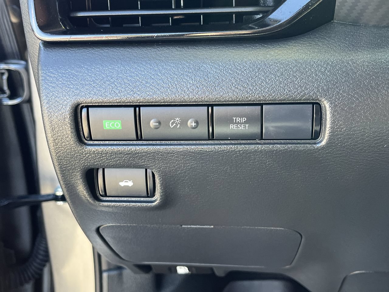 Used 2025 Nissan Sentra SR FWD image 16