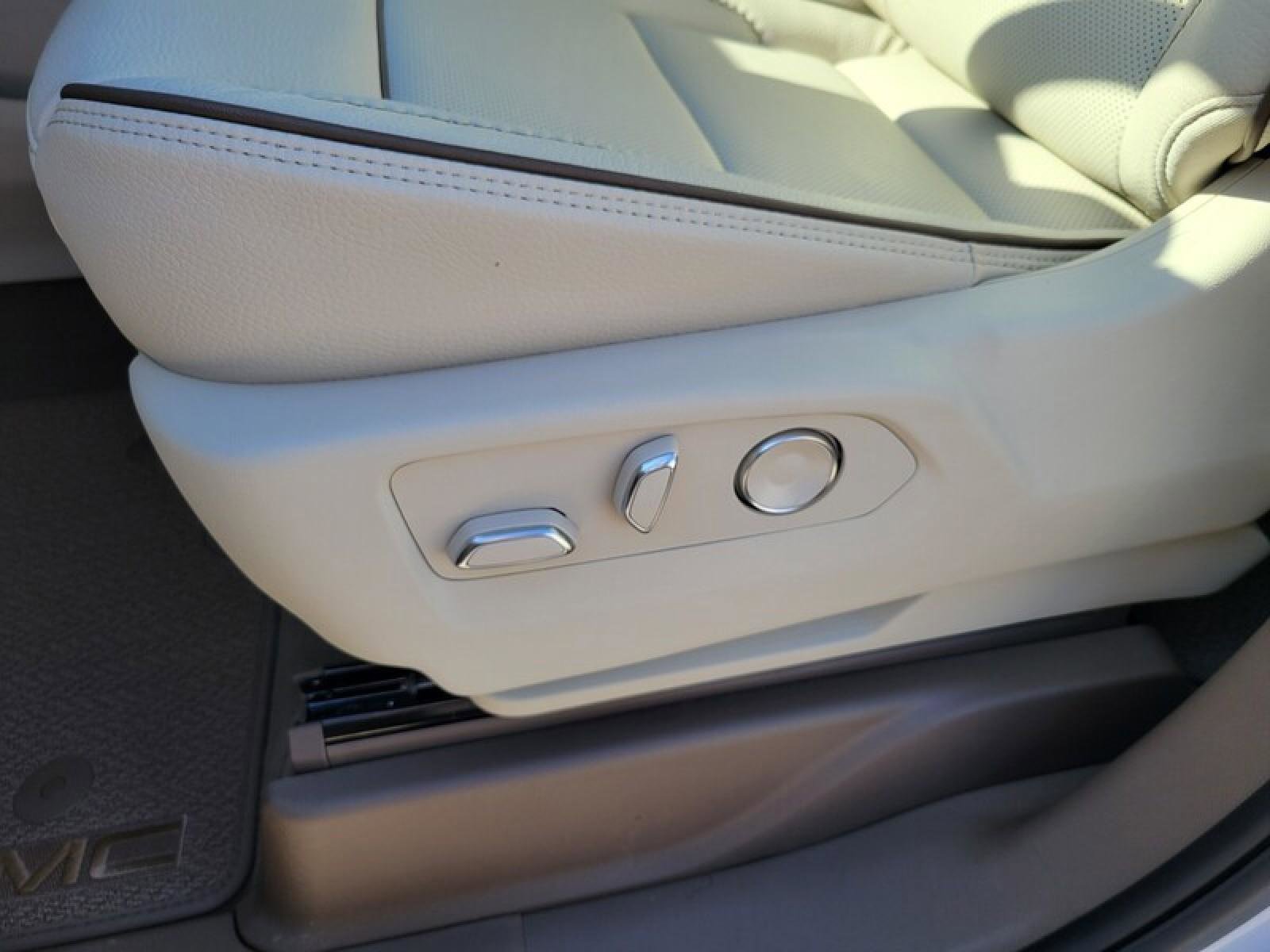 New 2026 GMC Yukon XL Denali w/ Denali Reserve Package image 25