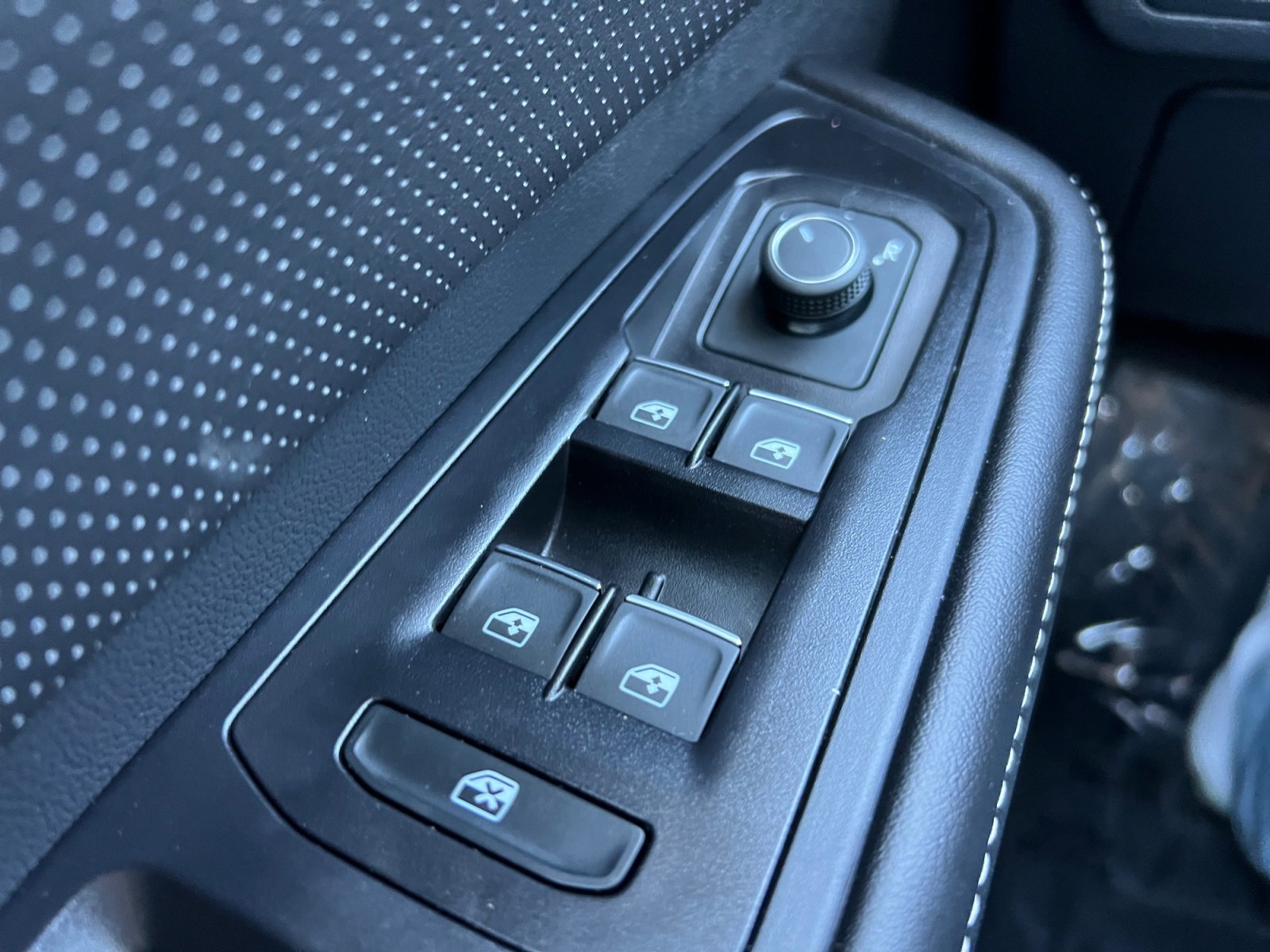 Used 2025 Volkswagen Atlas SE image 21