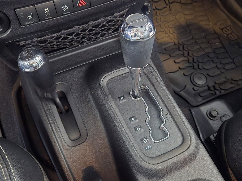 Used 2015 Jeep Wrangler Unlimited Sahara image 19