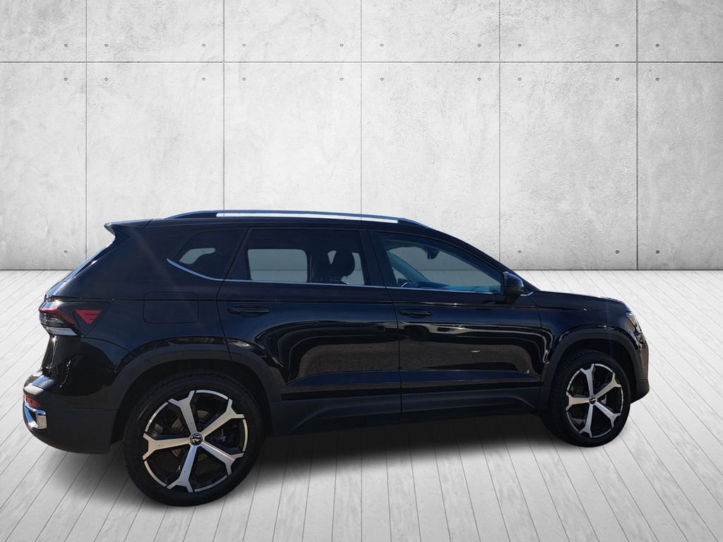 Used 2025 Volkswagen Taos SEL image 4