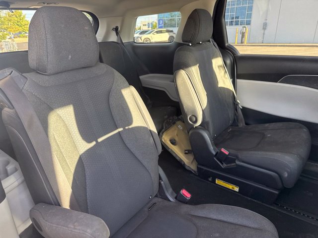 Used 2024 Kia Carnival LX FWD image 20