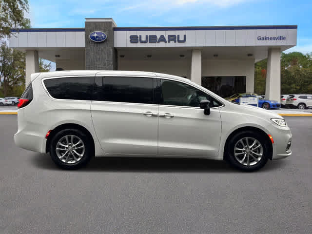 Used 2026 Chrysler Pacifica Select FWD image 7