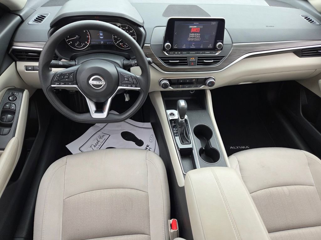 Used 2025 Nissan Altima 2.5 SV image 9