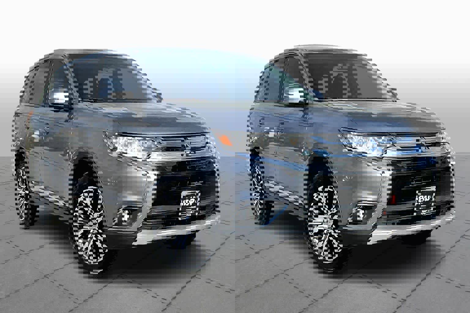 Used 2017 Mitsubishi Outlander SE image 3