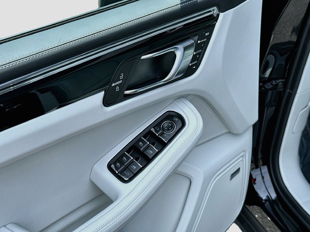 New 2026 Porsche Macan AWD/4WD image 20
