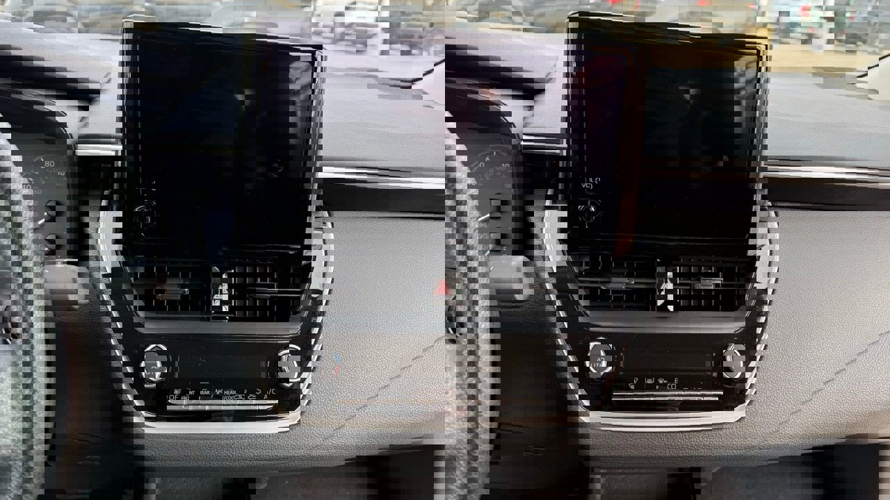 Used 2025 Toyota Corolla LE image 12