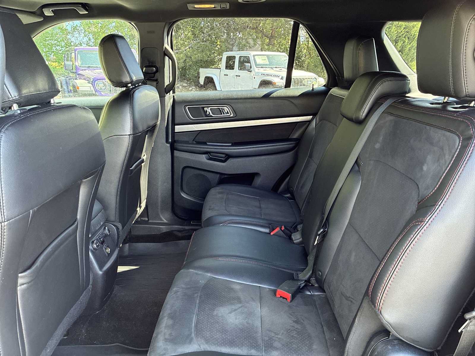 Used 2018 Ford Explorer XLT w/ Equipment Group 202A AWD/4WD image 25