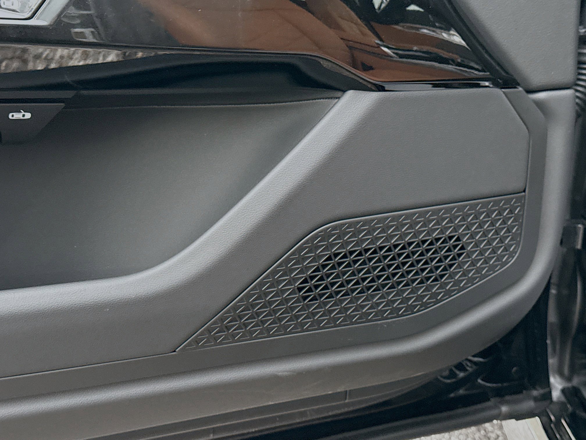 New 2026 BMW 740i xDrive w/ Premium Package image 24