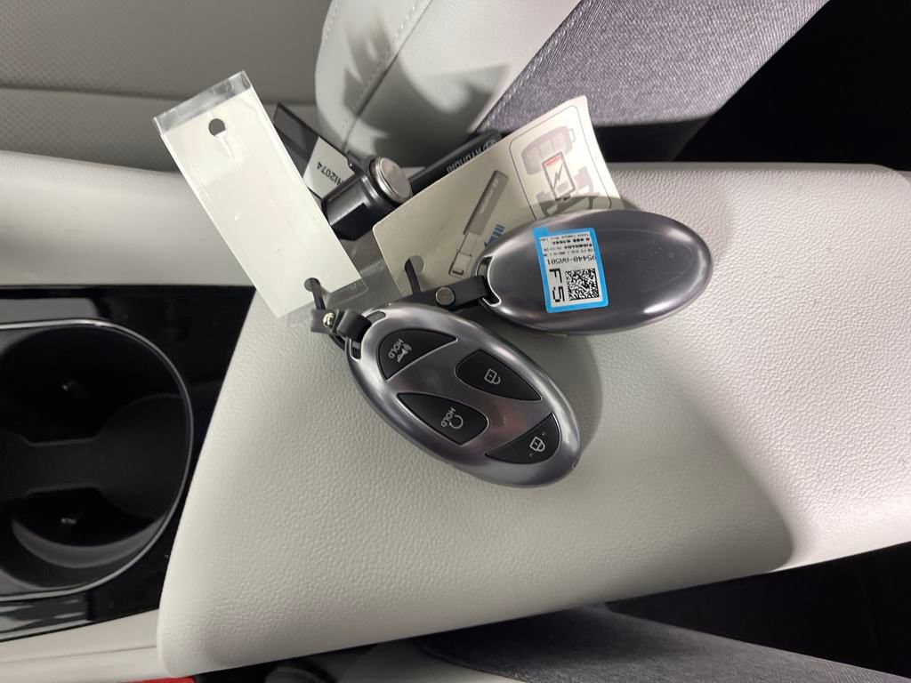 New 2025 Hyundai Elantra Limited image 26