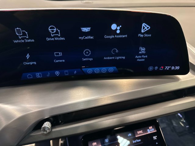 Certified 2026 Cadillac Vistiq Sport w/ LPO, Floor Liner Package AWD/4WD image 25