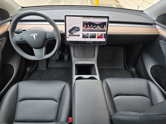 Used 2024 Tesla Model Y Long Range AWD/4WD image 2