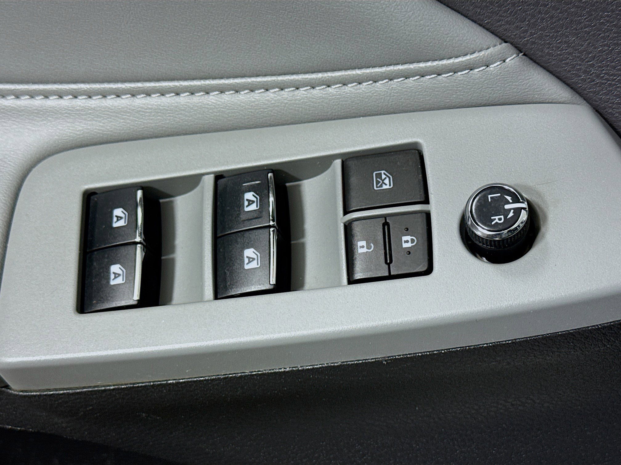 Used 2019 Toyota Avalon XLE w/ Moonroof Package image 24