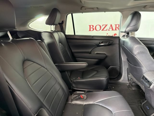 Used 2022 Toyota Highlander XLE FWD image 18