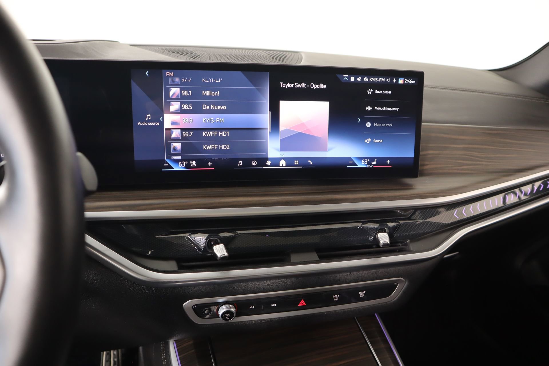 Used 2026 BMW X5 xDrive50e w/ M Sport Package image 5