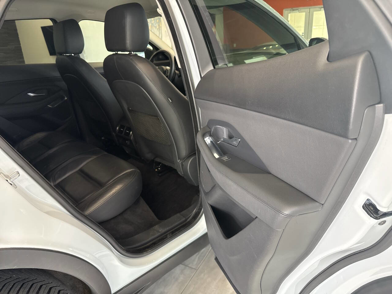 Used 2019 Jaguar E-PACE S image 38