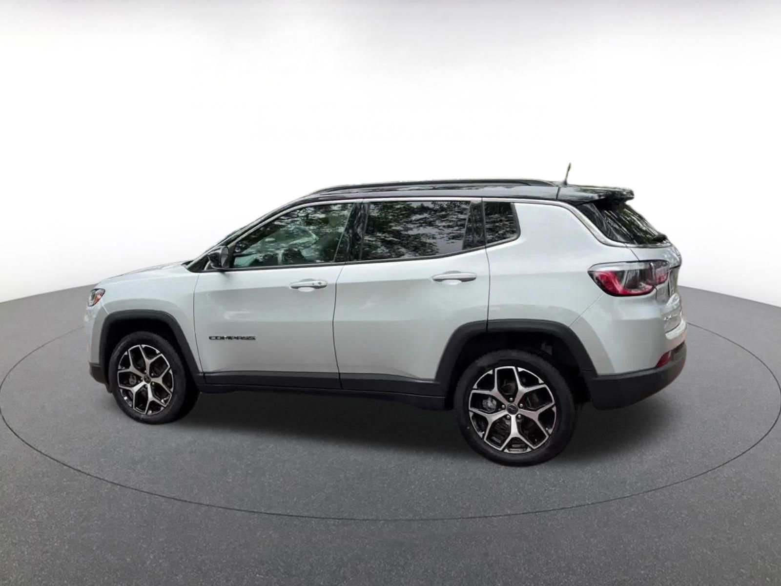 Used 2025 Jeep Compass Limited image 10