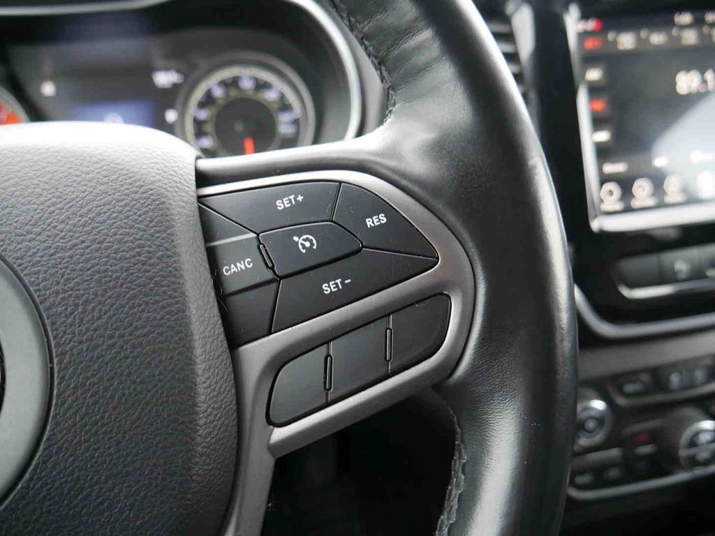 Used 2019 Jeep Cherokee Limited image 37