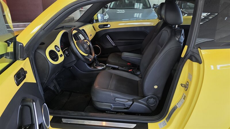 Used 2012 Volkswagen Beetle 2.5 FWD image 9