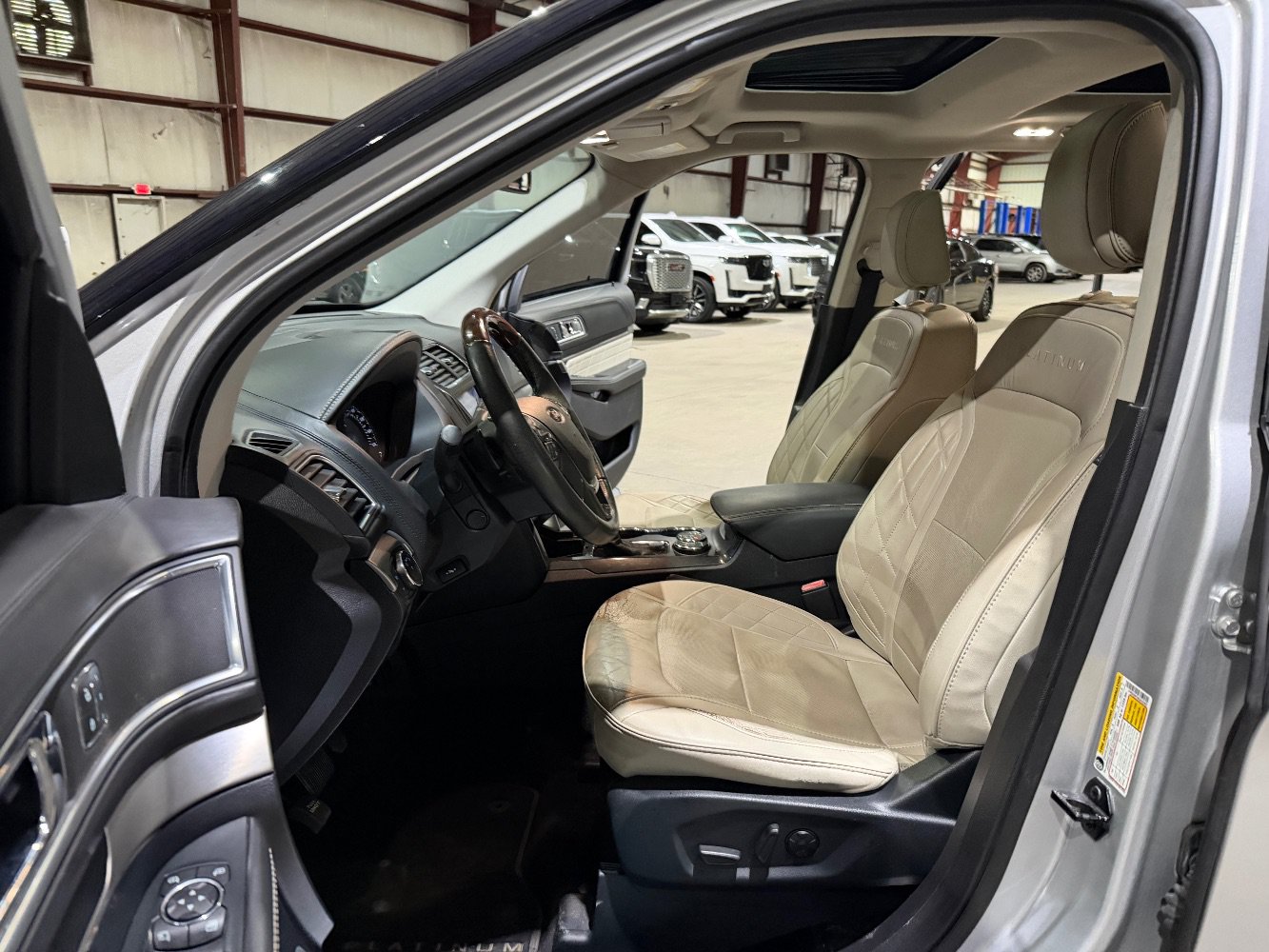 Used 2019 Ford Explorer Platinum AWD/4WD image 13