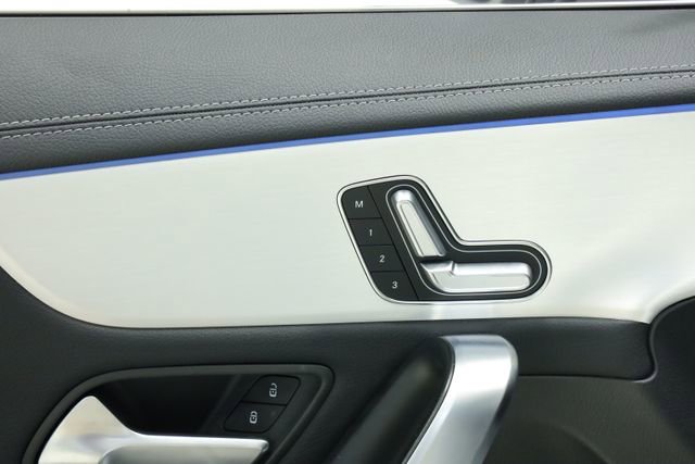 Used 2025 Mercedes-Benz CLA 250 image 32