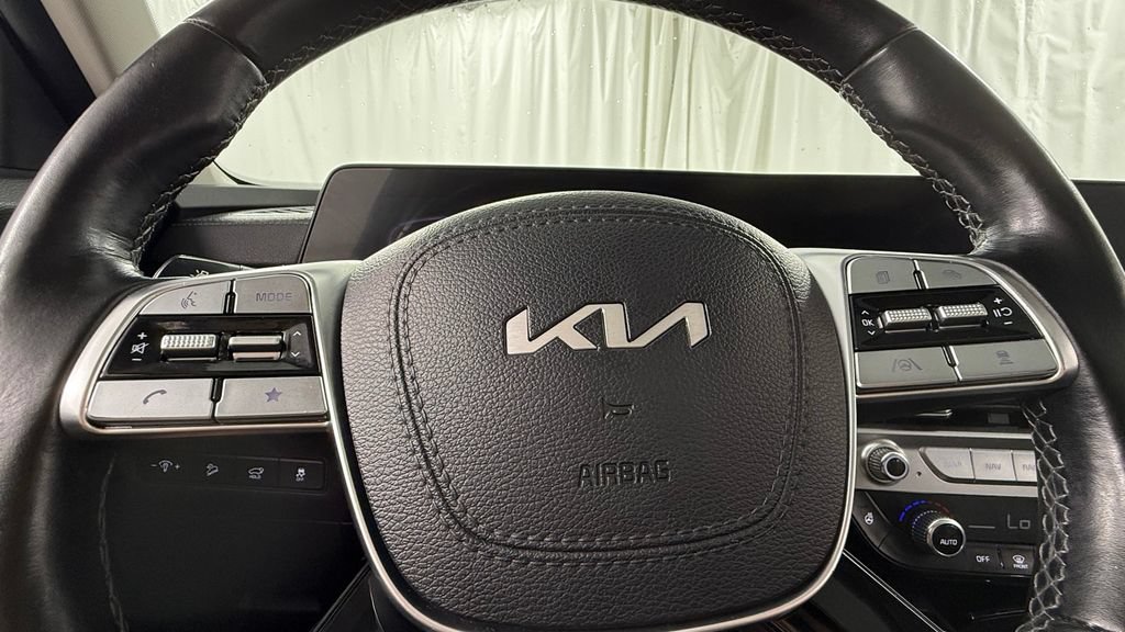 Used 2023 Kia Telluride EX w/ EX Captain's Chair Package AWD/4WD image 15