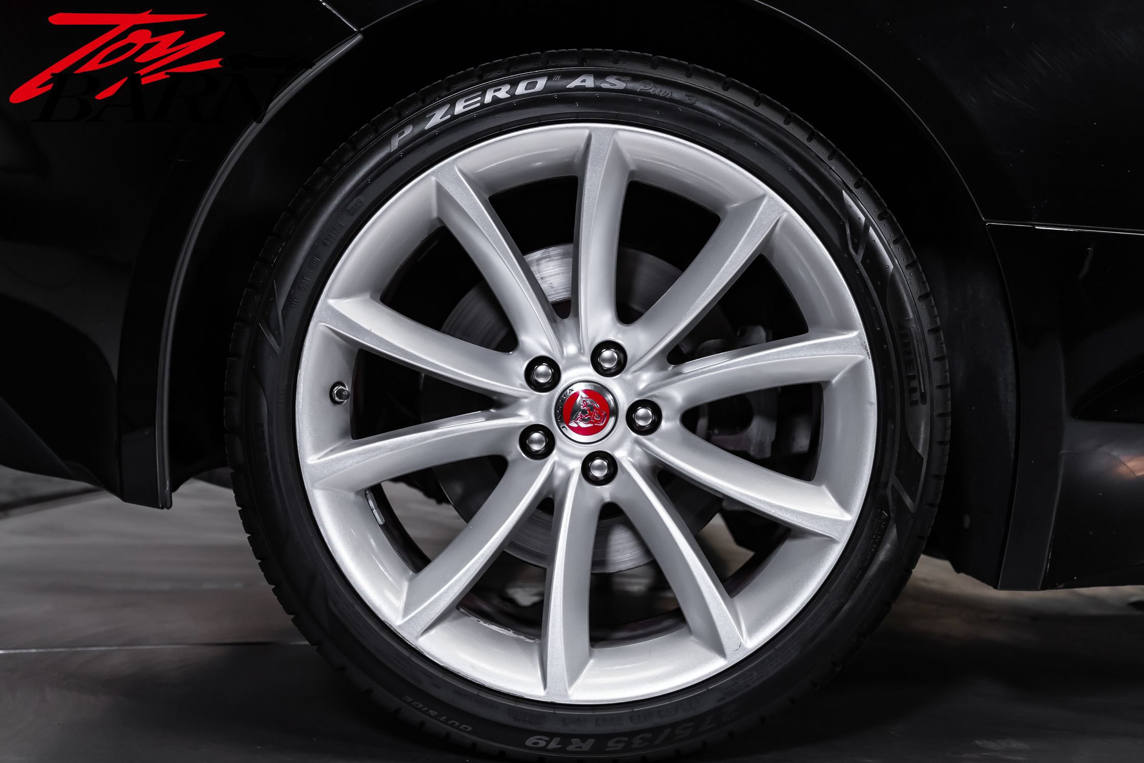 Used 2019 Jaguar F-TYPE Coupe RWD image 13