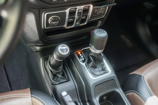 Used 2021 Jeep Gladiator Sport AWD/4WD image 32