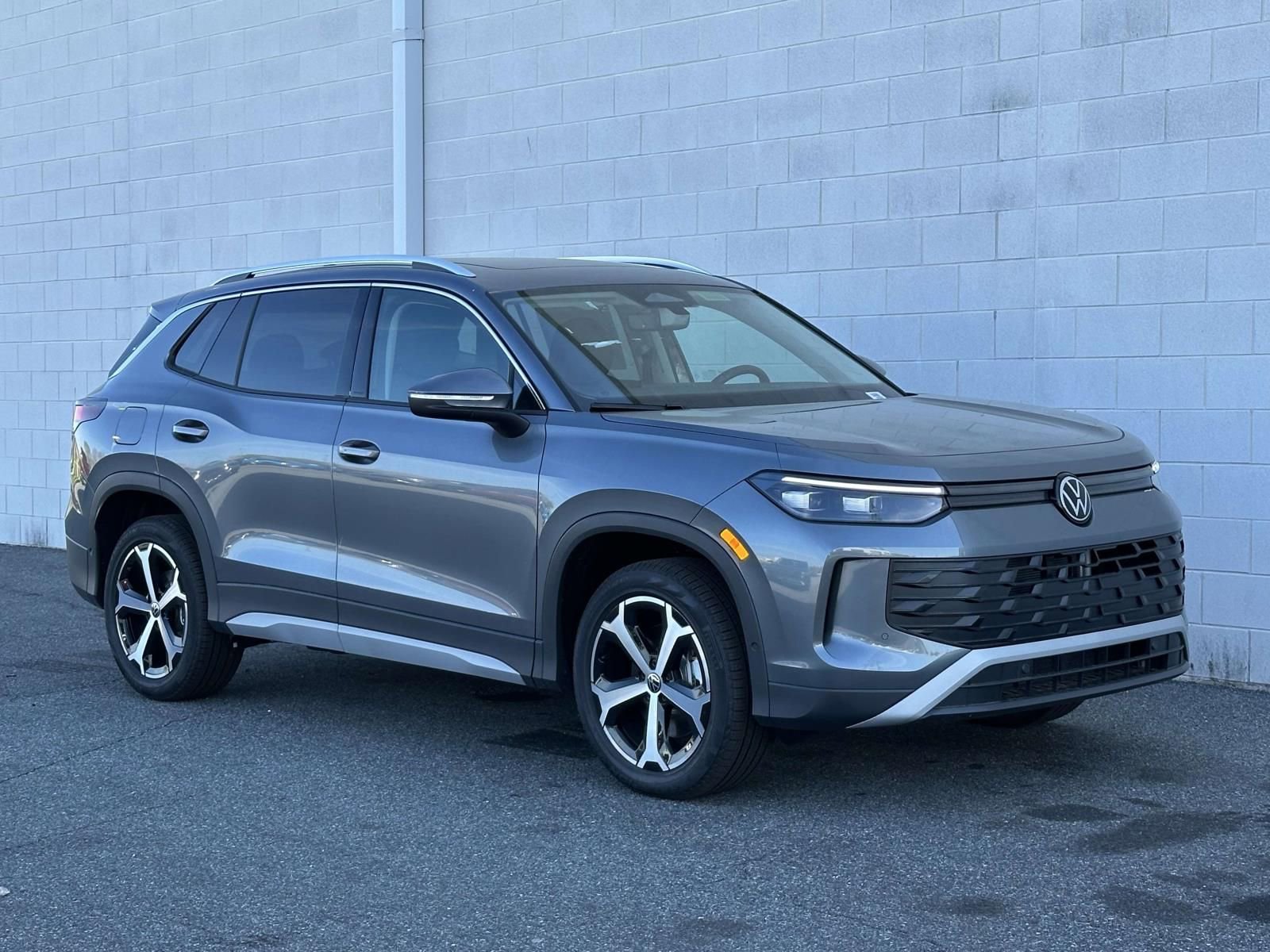 New 2026 Volkswagen Tiguan SE AWD/4WD image 8