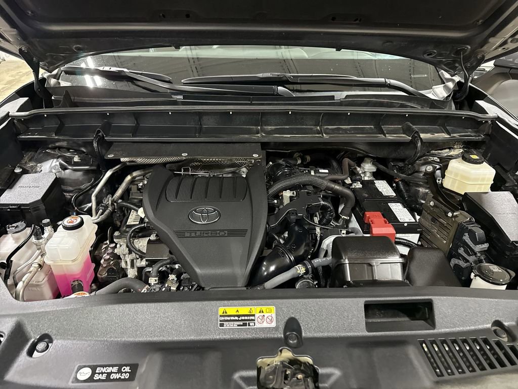 Used 2024 Toyota Highlander XLE image 25