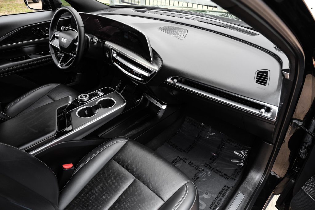 Used 2024 Cadillac Lyriq Luxury RWD image 9