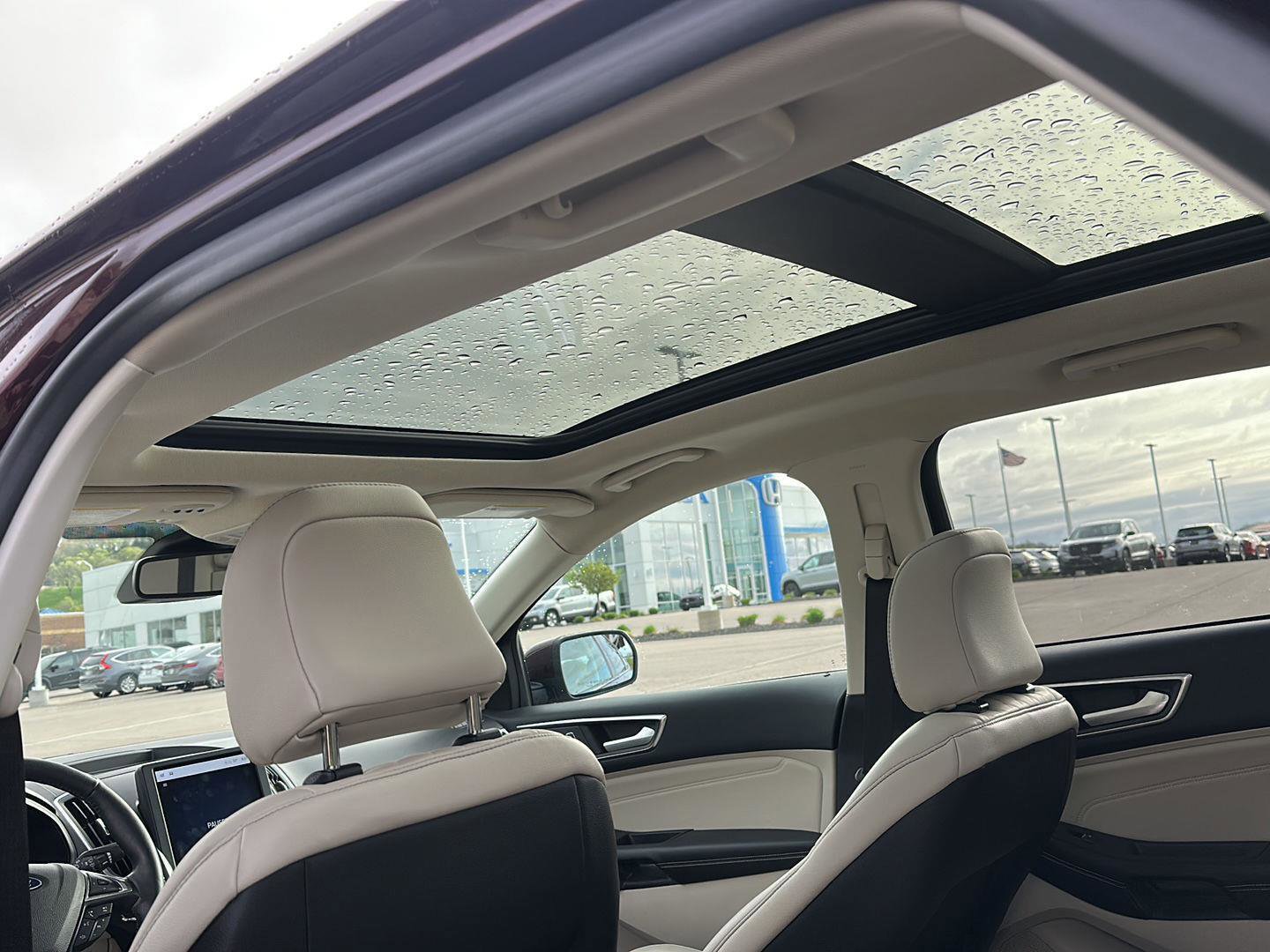 Used 2023 Ford Edge Titanium w/ Class II Trailer Tow Package AWD/4WD image 23